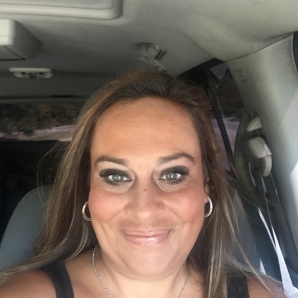 Meet your Posher, Lisa - Picture 1 of 1